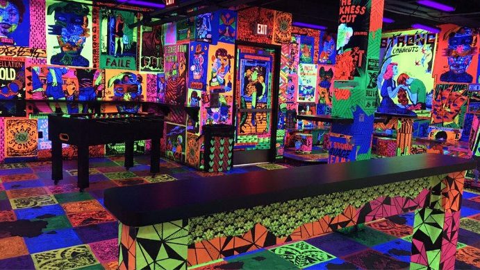 Deluxx Fluxx interior view 1
